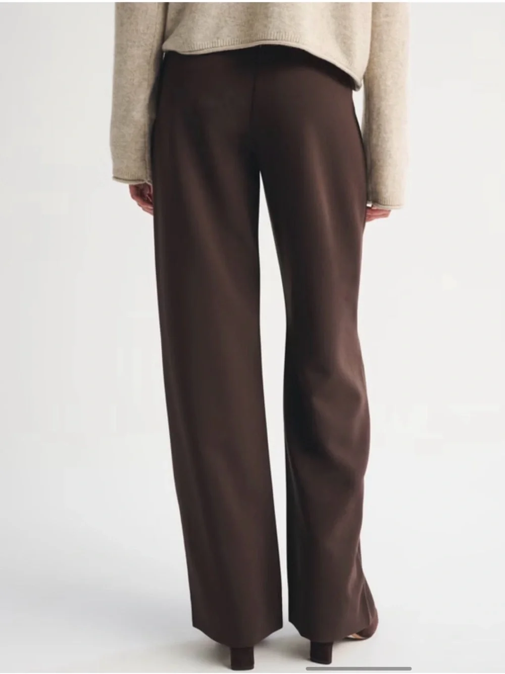 Abercrombie & Fitch Sloane Tailored Wide Leg Pant in dark coffee 8 - Picture 4 of 7